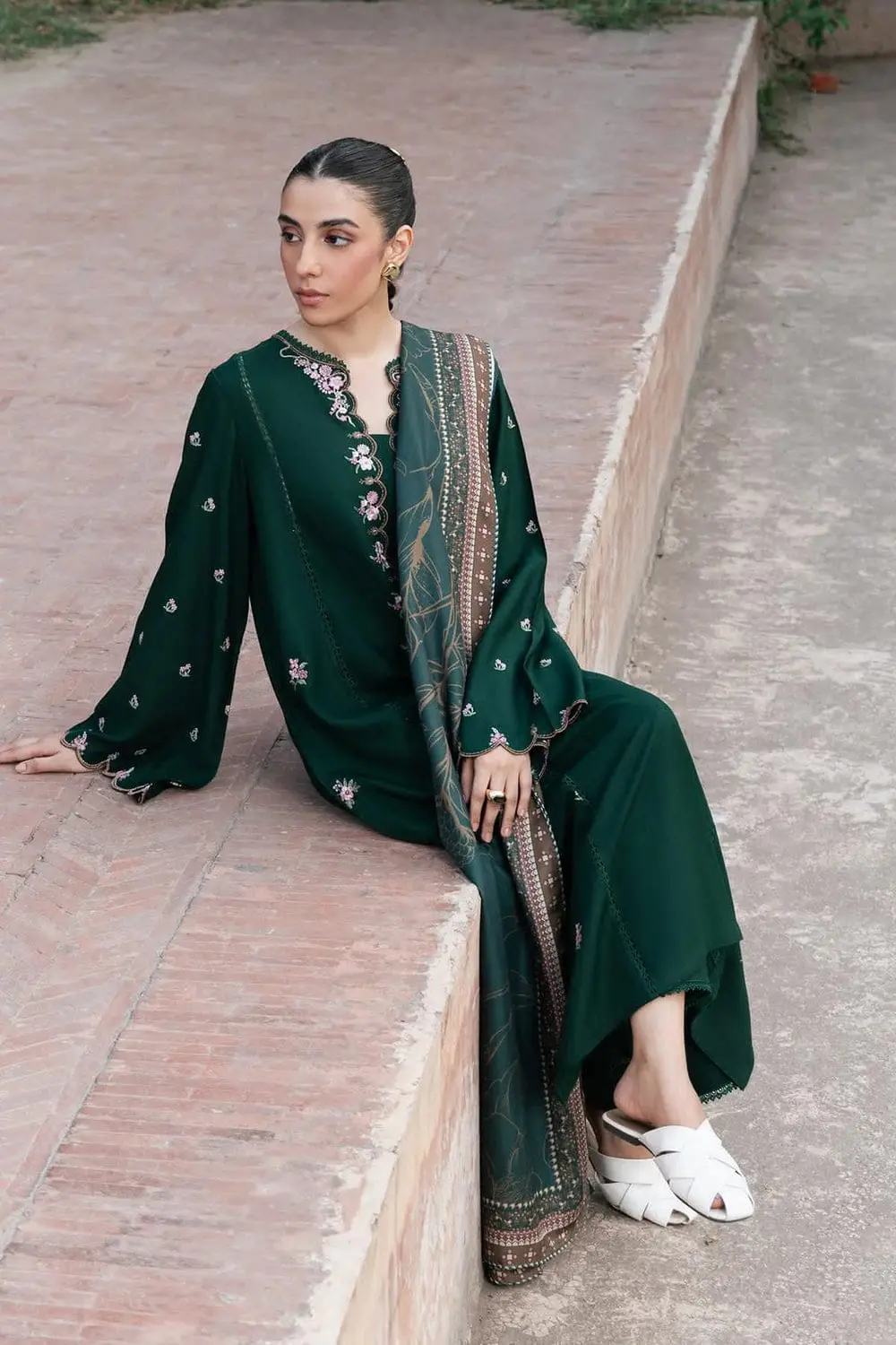 3 Pcs Women's Unstitched Embroidered Lawn Suit with Diamond Dupatta (Green) - Image 3