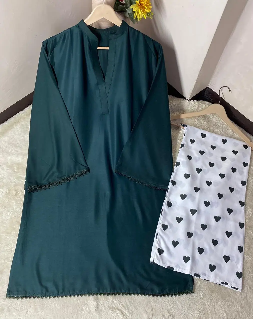 Women's Heart Printed Summer Linen 2 Piece Flapper Suit with V Neck Shirt - Image 3