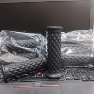 Cafe Racer Diamond Style Rubber Handlebar Grips with Bar Ends – Black (Pair)