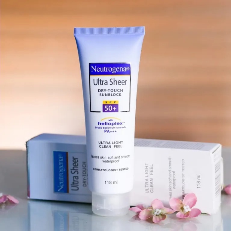 Neutrogena Ultra Sheer Sunblock - High Protection Lightweight Face Body Skincare Formula Non Greasy Clean Feel Daily Sunscreen Lotion - 118ML - Image 4