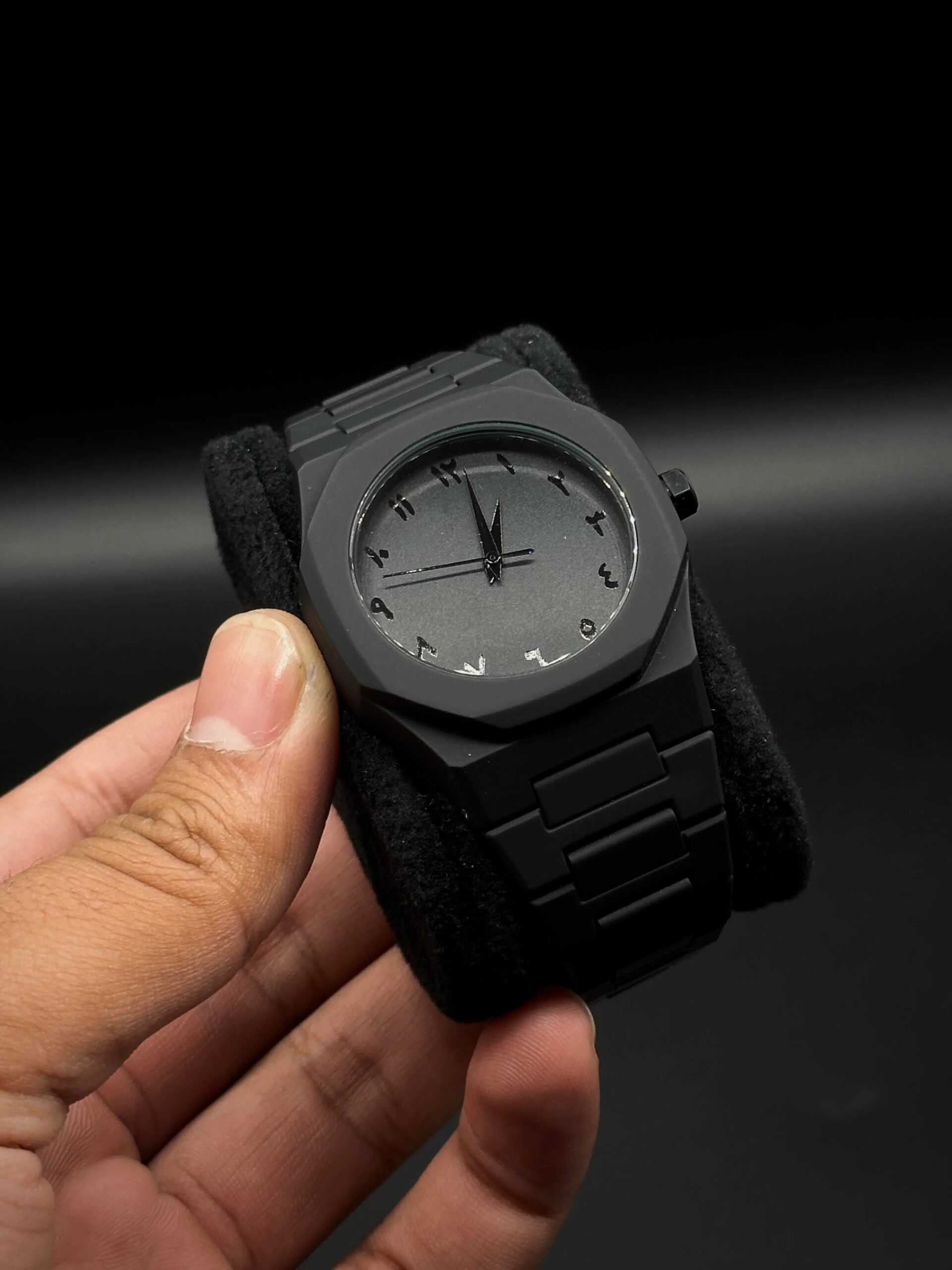 Arabic Aura Watch - Full Black Arabic Dial Men's Modern Creative Quartz Watch - Image 5