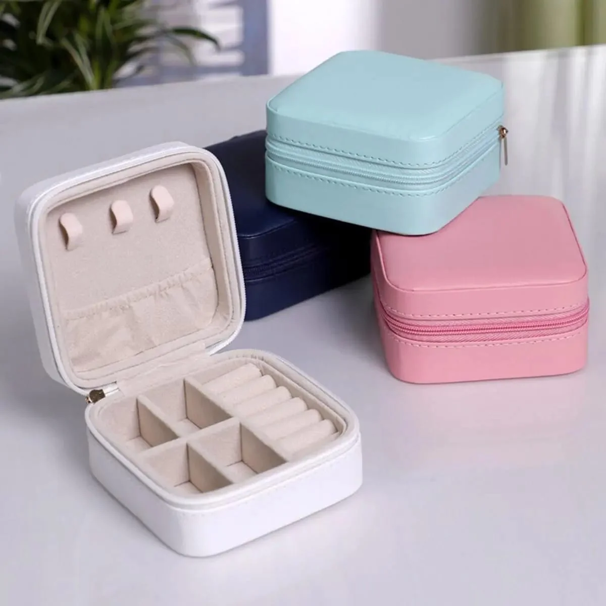 Leather Jewelry Storage Box & Cosmetics Organizer (Random Color)