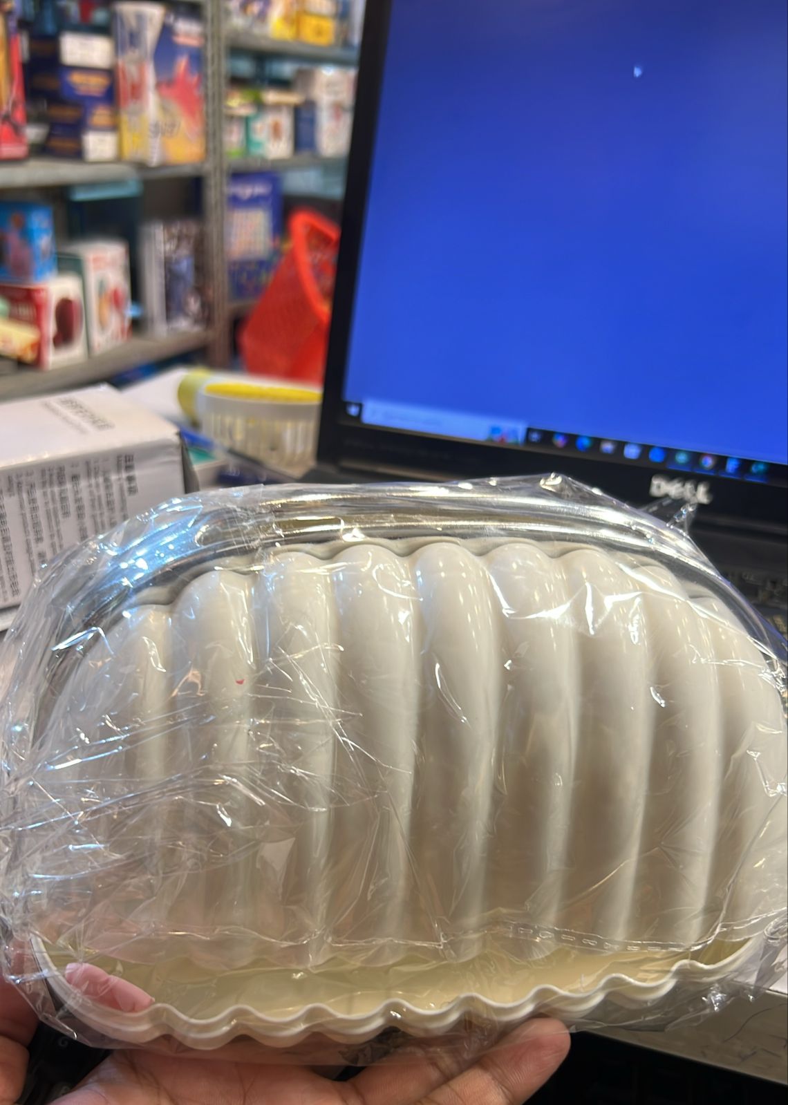 Luxury Shell Shape Tissue Box – Elegant Wave Pattern Paper Napkin Dispenser for Home & Office Decor - Image 2