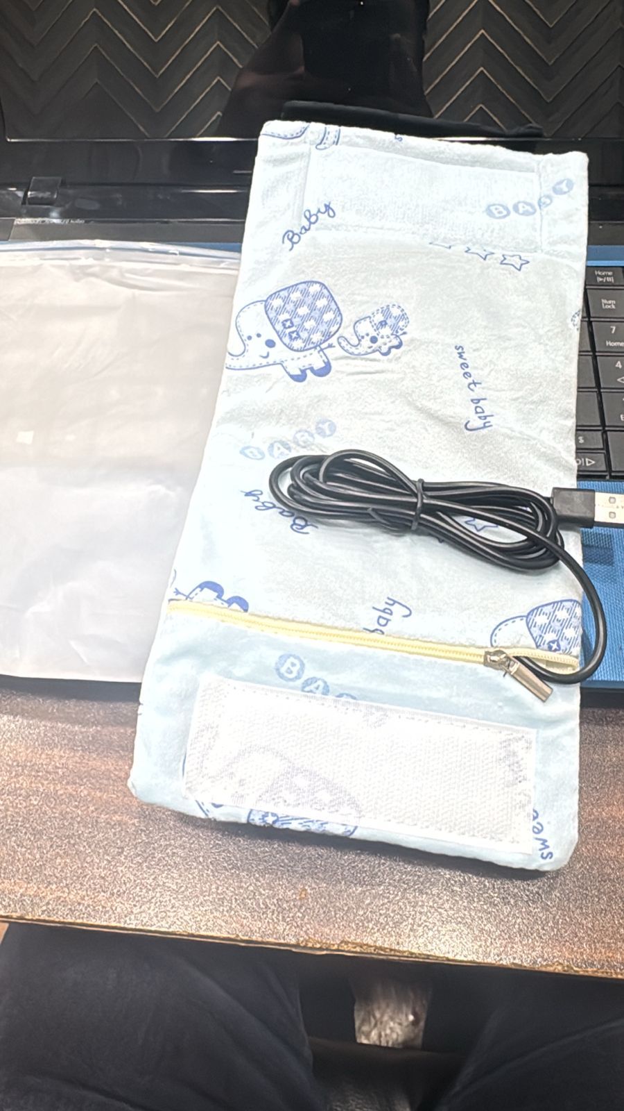 Portable USB Feeder Warmer Pouch | 42°C Constant Heating | Easy‑to‑Carry | Random Design - Image 2