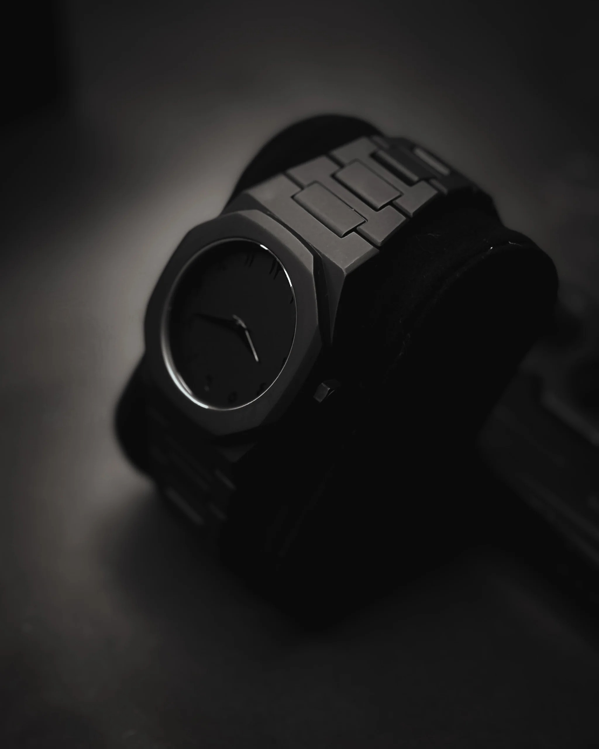 Arabic Aura Watch - Full Black Arabic Dial Men's Modern Creative Quartz Watch - Image 6